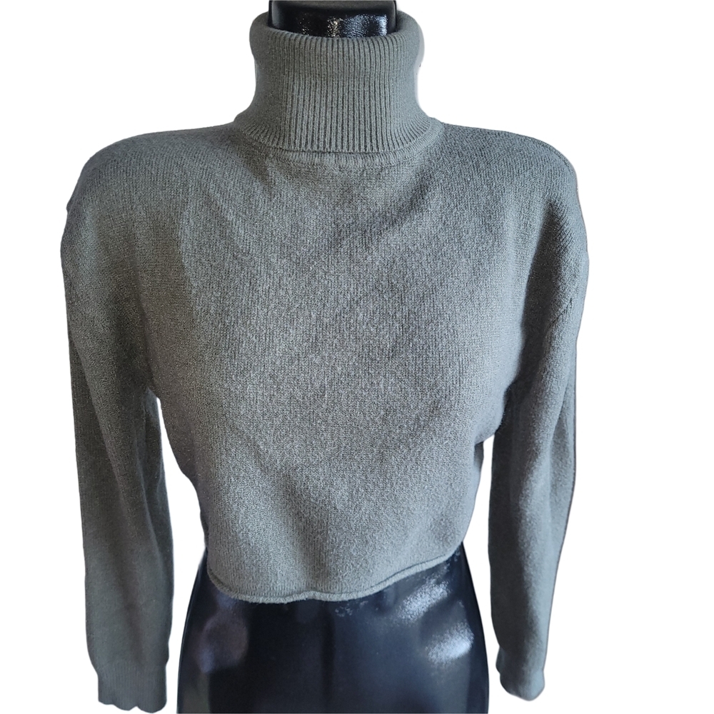 Forever 21 Olive Green Cropped Turtleneck Sweater Size M
